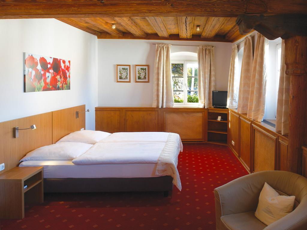 Landgasthof Und Hotel Weisser Lowe Eckental Oda fotoğraf